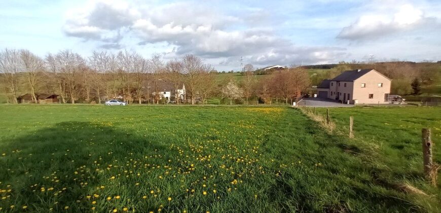 Très beau terrain à bâtir de plus de 2000m²