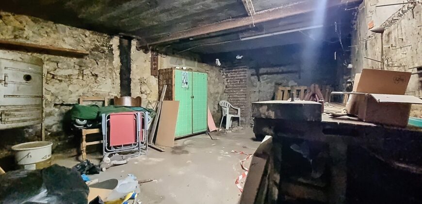 Grande maison 4 chambres à rénover, exploitable sur plus de 250m²