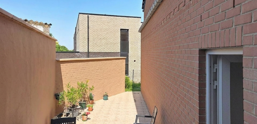 Maison deux chambres avec garage et jardin