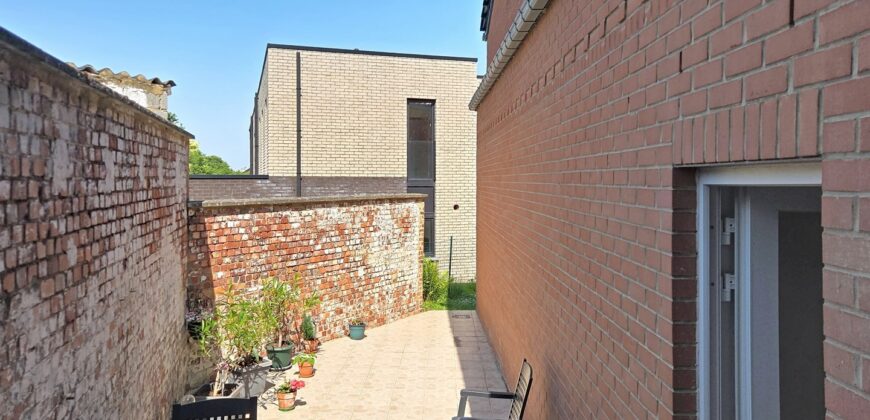 Maison deux chambres avec garage et jardin