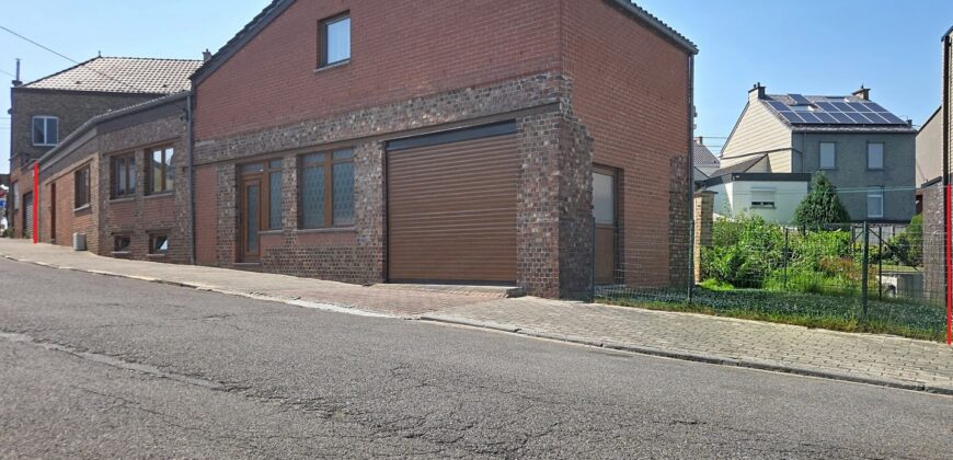 Maison deux chambres avec garage et jardin