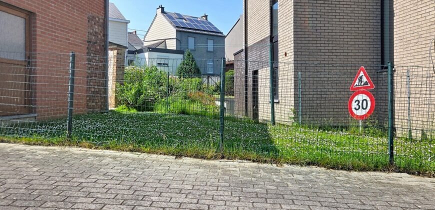 Maison deux chambres avec garage et jardin