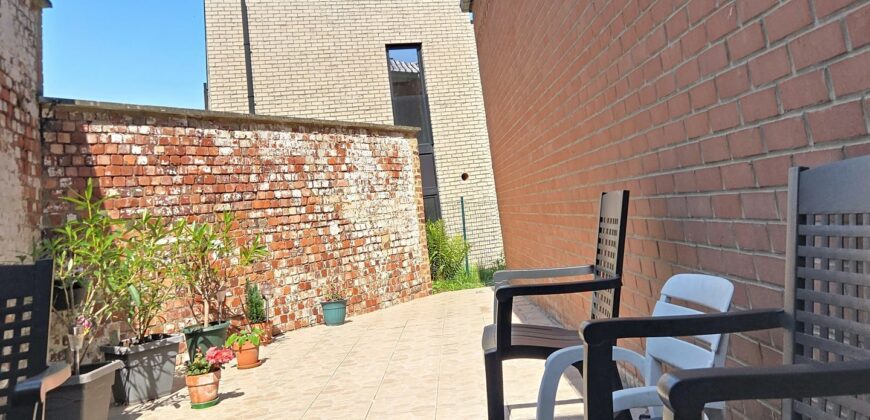 Maison deux chambres avec garage et jardin